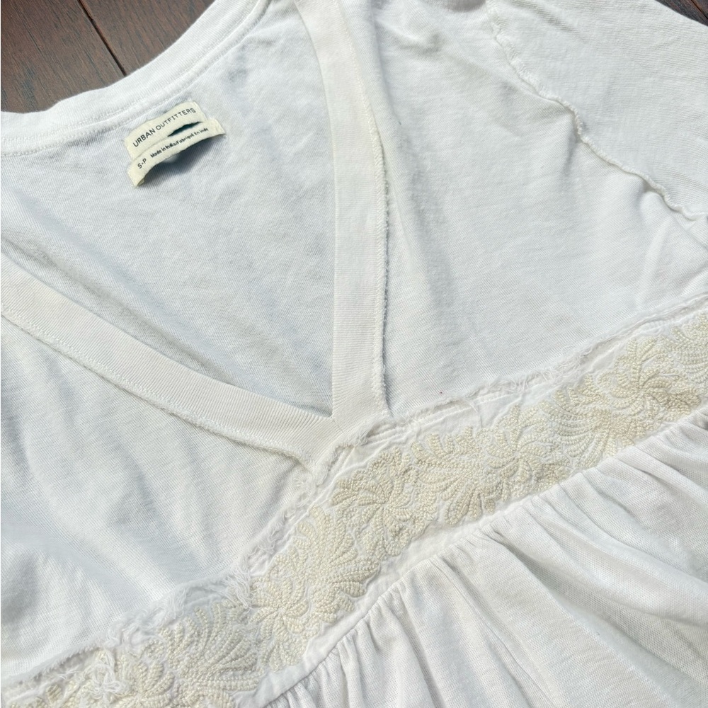 Urban Outfitters Cream V-Neck Peplum top - Picture 3 of 3